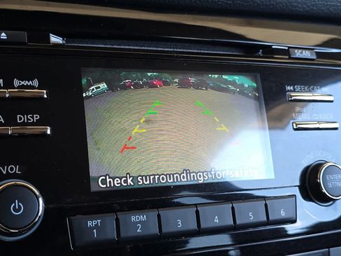 Used 2017 Nissan Rogue SV AWD/4WD image 19