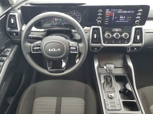 Used 2022 Kia Sorento LX image 16