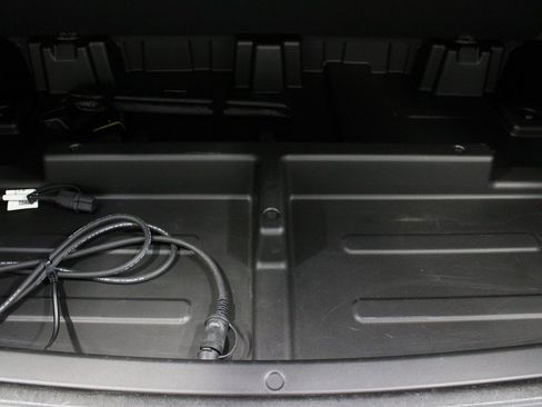 Used 2023 Chevrolet Suburban Premier image 37