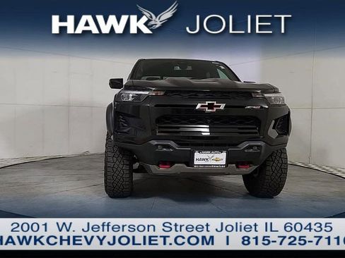 Used 2025 Chevrolet Colorado ZR2 w/ Technology Package AWD/4WD image 9