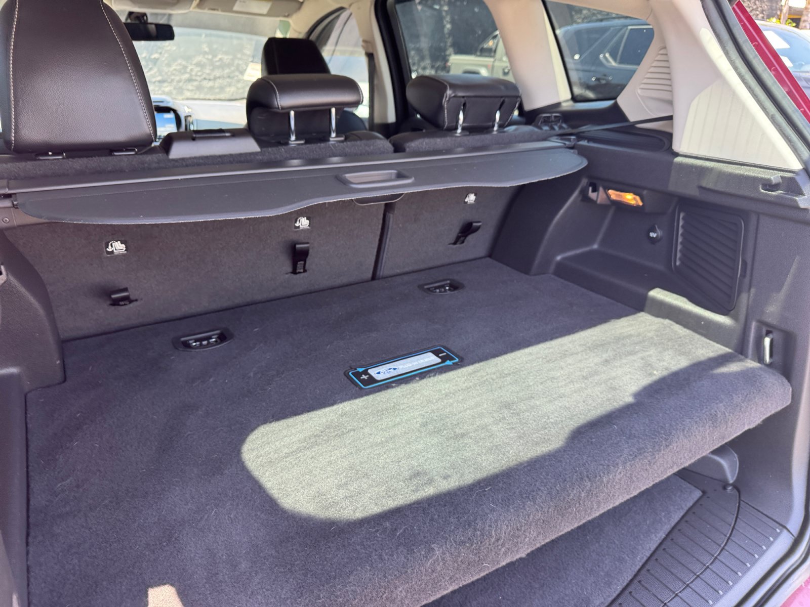 Used 2017 Ford C-MAX Energi Titanium FWD image 17