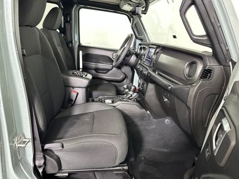 Used 2023 Jeep Wrangler Unlimited w/ Cold Weather Group image 28