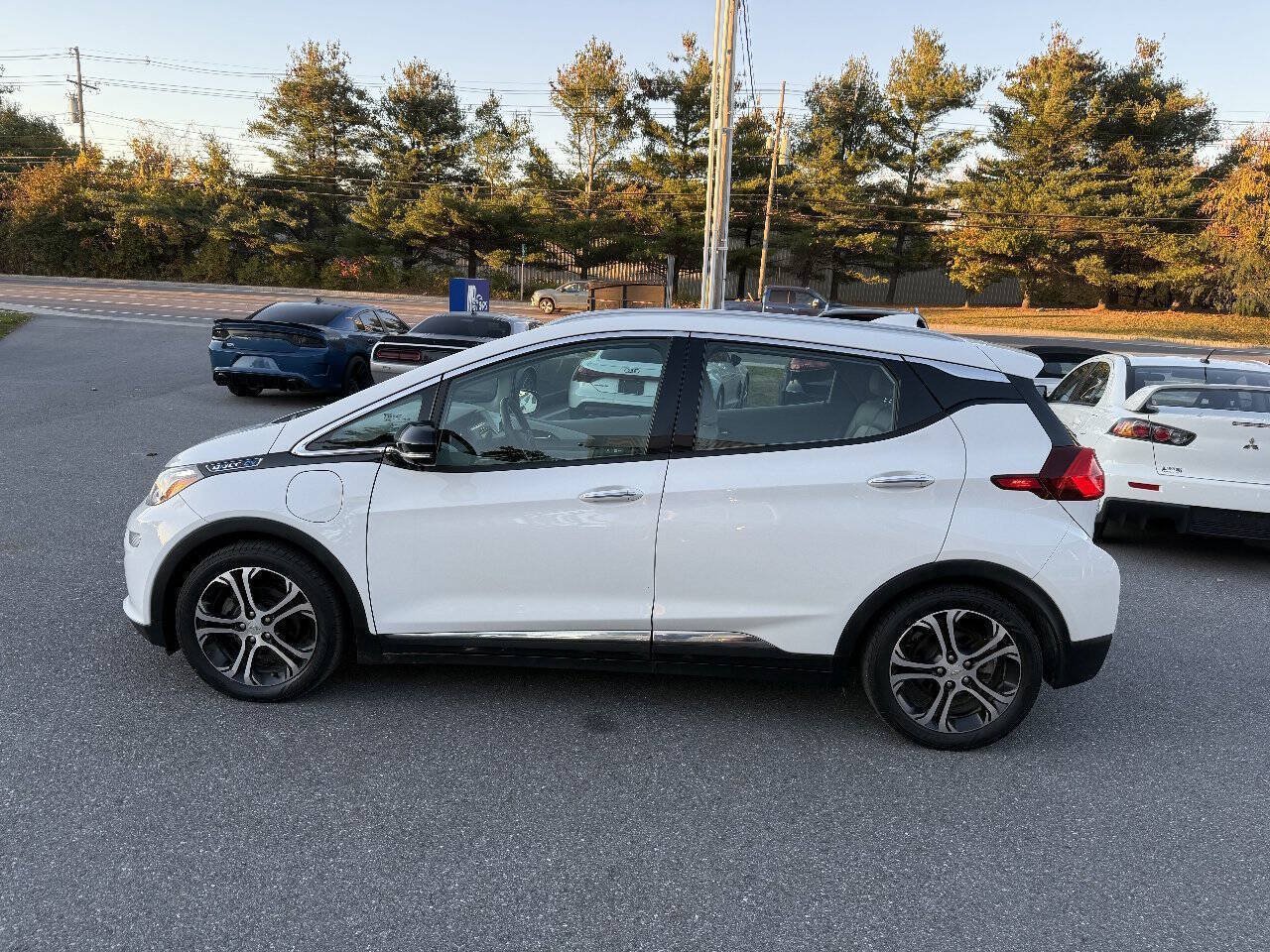 Used 2017 Chevrolet Bolt Premier w/ Driver Confidence II Package FWD image 7