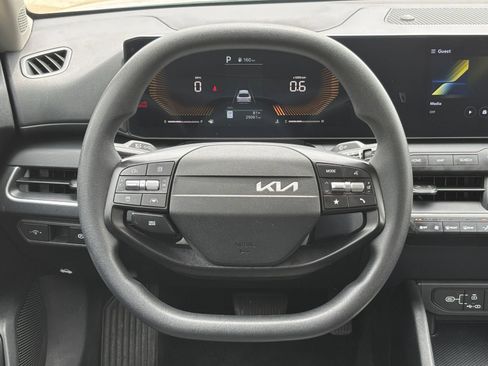 Used 2025 Kia K4 LXS image 29