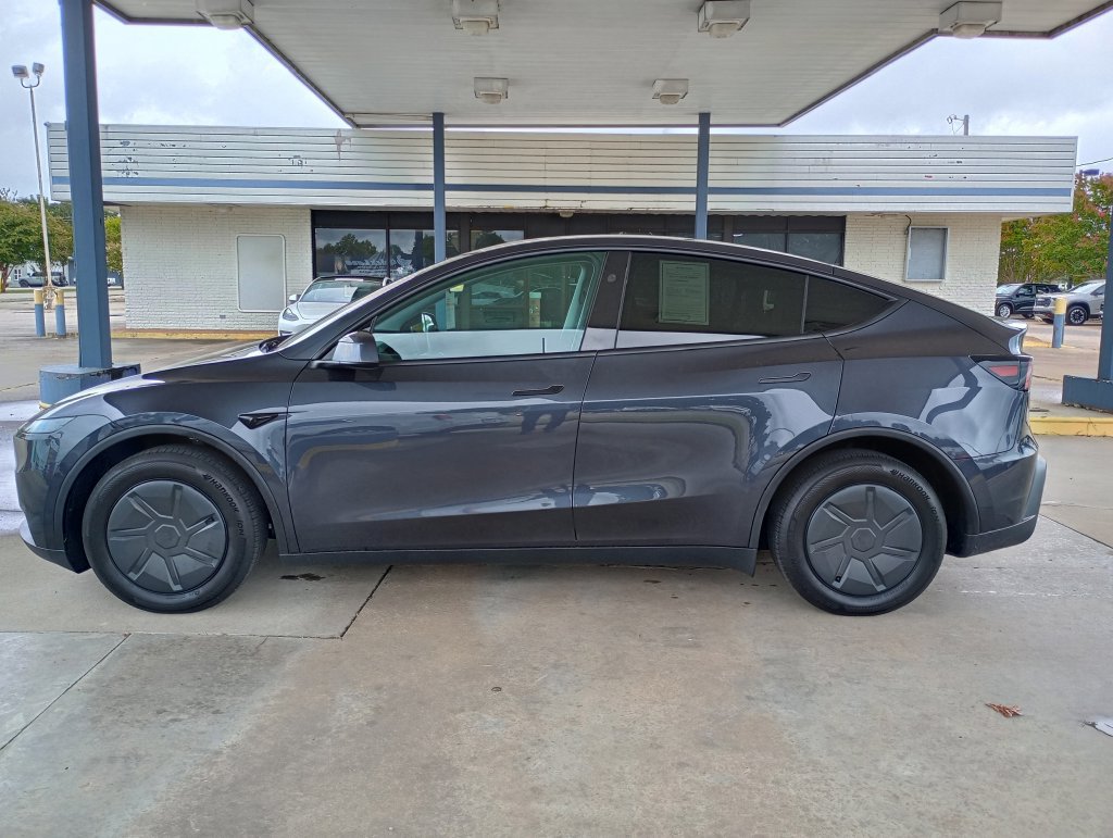 Used 2026 Tesla Model Y Long Range RWD image 3