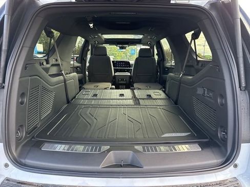 New 2026 Chevrolet Suburban High Country image 52