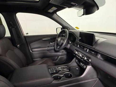 Used 2025 Honda Pilot Black Edition image 49