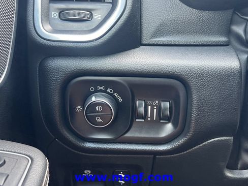 Used 2023 RAM 1500 Laramie AWD/4WD image 15