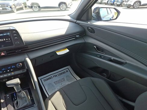 Used 2025 Hyundai Elantra Sport image 11