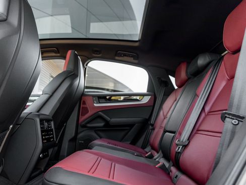 New 2026 Porsche Cayenne S image 33
