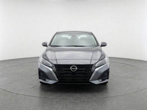 Used 2025 Nissan Altima 2.5 SV FWD image 2