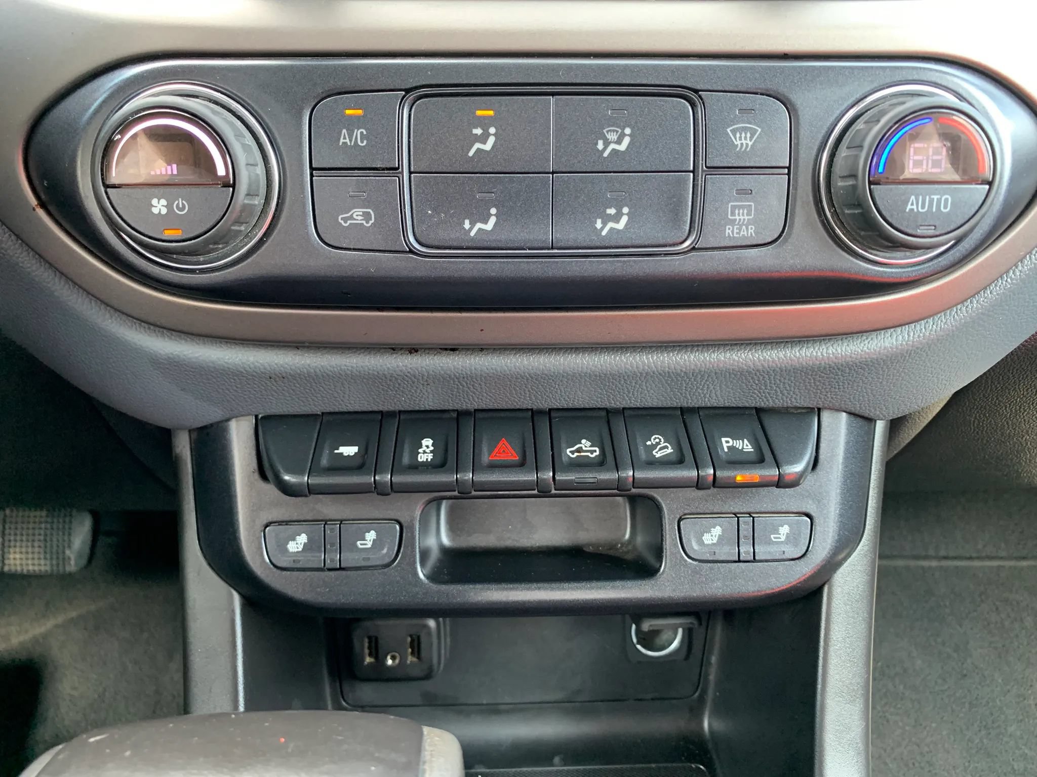 Used 2019 Chevrolet Colorado Z71 AWD/4WD image 16