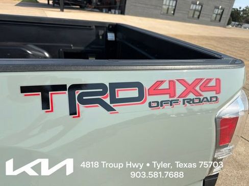 Used 2022 Toyota Tacoma TRD Off-Road AWD/4WD image 9