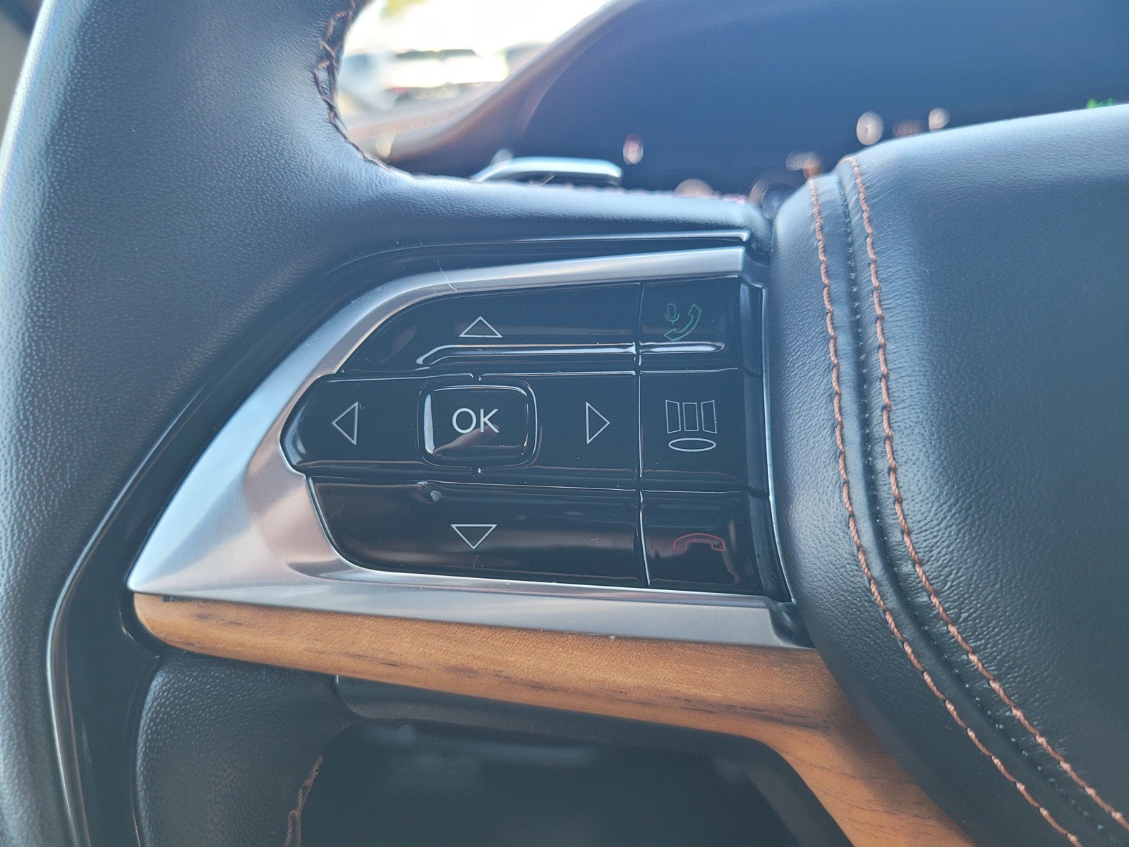 Used 2023 Jeep Grand Cherokee Summit AWD/4WD image 25