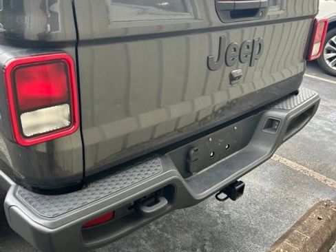 Used 2025 Jeep Gladiator Sport AWD/4WD image 5