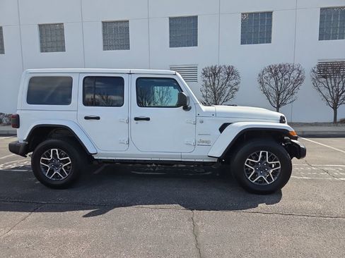 Used 2024 Jeep Wrangler Sahara AWD/4WD image 9