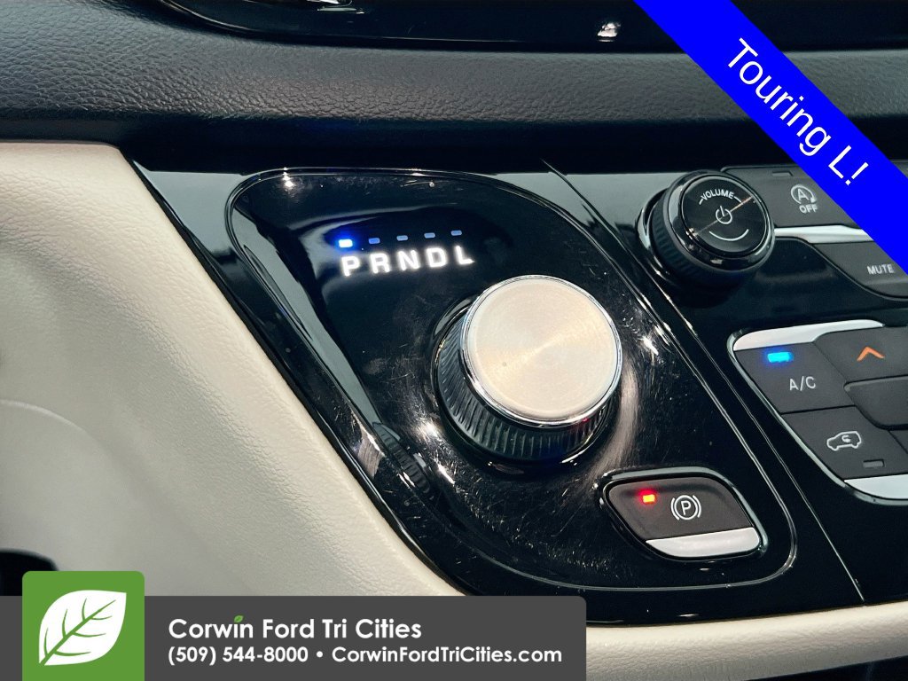 Used 2020 Chrysler Pacifica Touring-L FWD image 10