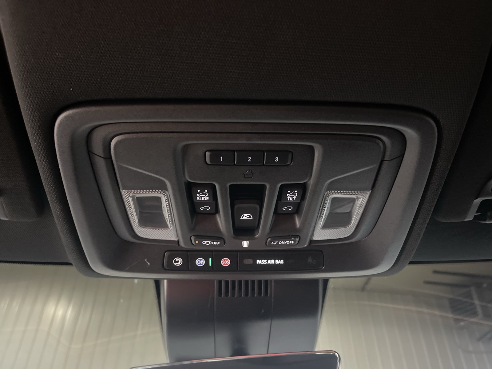 Used 2024 GMC Sierra 1500 AT4 w/ Technology Package AWD/4WD image 23