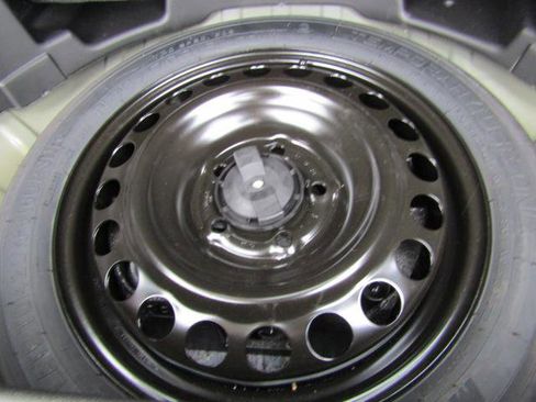 Used 2023 Chevrolet Equinox LT w/ Driver Convenience Package image 12