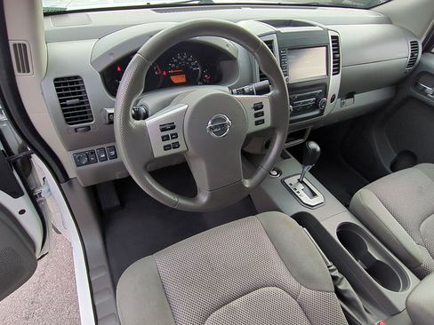 Used 2020 Nissan Frontier SV image 16