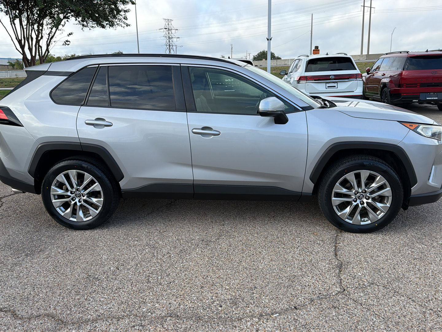 Used 2019 Toyota RAV4 XLE Premium w/ Cold Weather Package FWD image 2