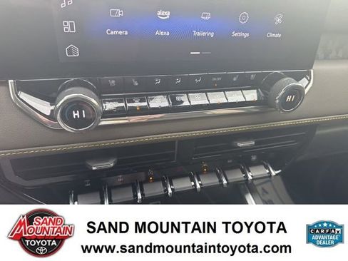 Used 2024 Chevrolet Colorado ZR2 w/ ZR2 Convenience Package III image 24