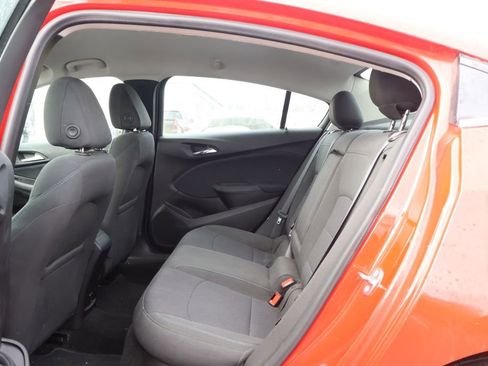 Used 2017 Chevrolet Cruze LT image 30