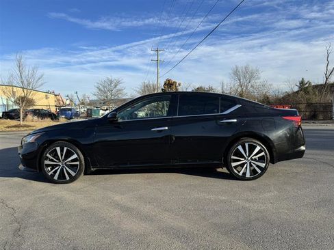 Used 2019 Nissan Altima 2.5 SV image 3