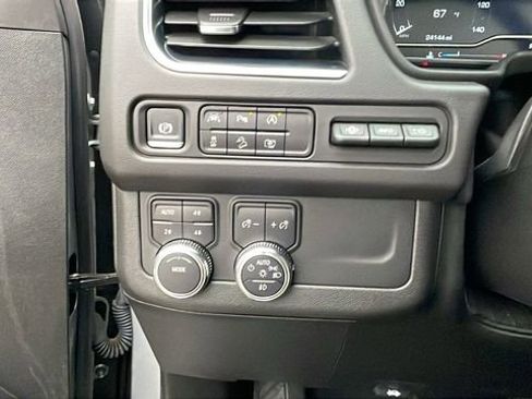 Used 2024 GMC Yukon XL AT4 w/ Technology Package AWD/4WD image 28