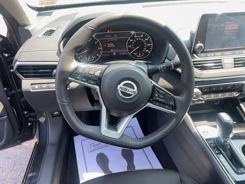 Used 2022 Nissan Altima 2.5 SV w/ SV Premium Package image 13