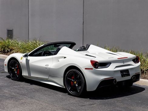 Used 2019 Ferrari 488 Spider RWD image 3