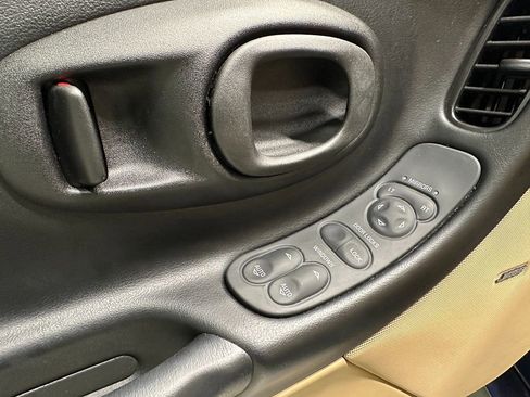 Used 2000 Chevrolet Corvette Convertible image 18