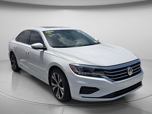 Used 2021 Volkswagen Passat 2.0T SE FWD image 4