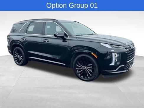 Used 2024 Hyundai Palisade Calligraphy image 3