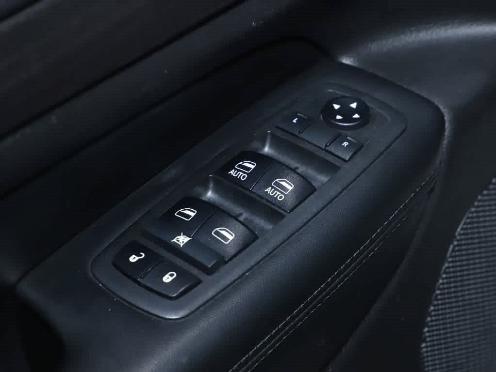 Used 2018 Jeep Grand Cherokee Altitude AWD/4WD image 16