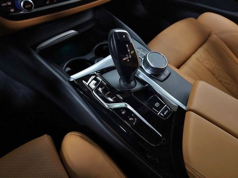 Used 2023 BMW 530e xDrive w/ Premium Package image 34