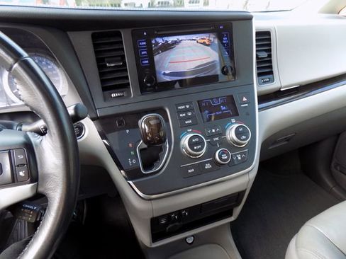 Used 2015 Toyota Sienna XLE image 42