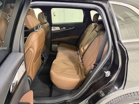 Used 2022 Lincoln Nautilus Reserve w/ Equipment Group 202A image 12