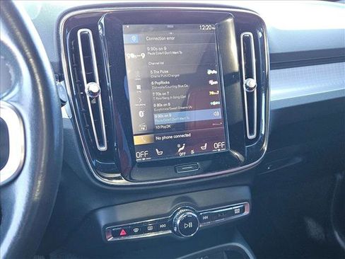 Used 2019 Volvo XC40 T5 Momentum image 12