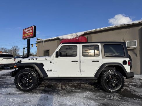 Used 2023 Jeep Wrangler Unlimited Willys image 5