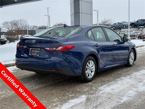 Used 2025 Toyota Camry LE image 3