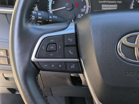 Used 2024 Toyota Highlander LE image 13