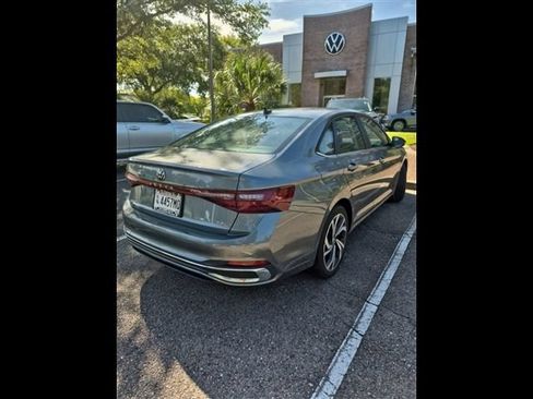 Used 2025 Volkswagen Jetta SEL FWD image 4
