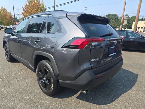 Used 2019 Toyota RAV4 XLE w/ Carpet Mat Package AWD/4WD image 5