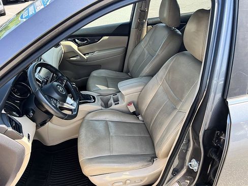 Used 2017 Nissan Rogue SV FWD image 13