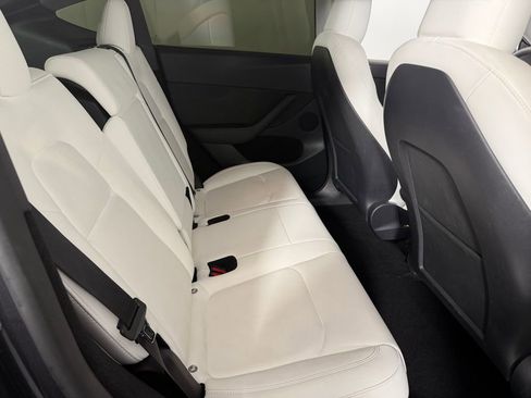 Used 2024 Tesla Model Y 2WD image 30