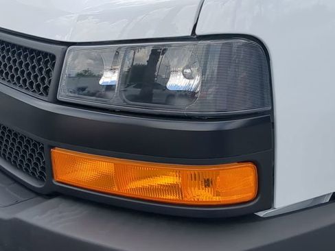 Used 2025 Chevrolet Express 2500 w/ Driver Convenience Package RWD image 7