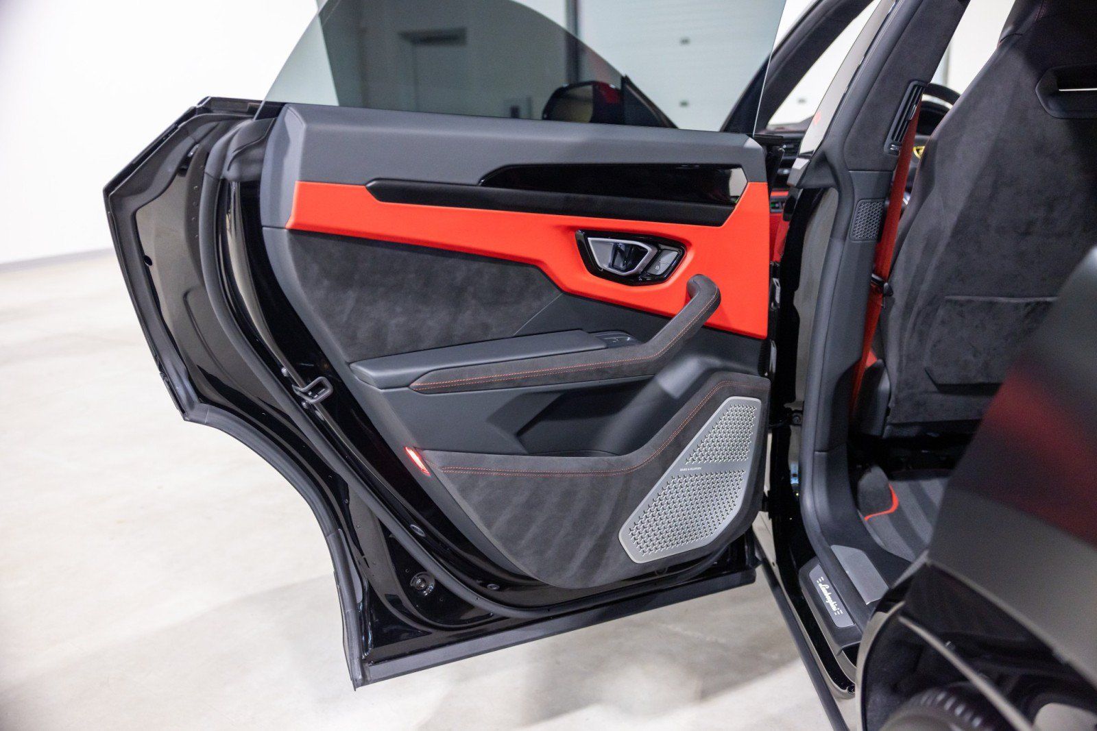 Used 2024 Lamborghini Urus S AWD/4WD image 30