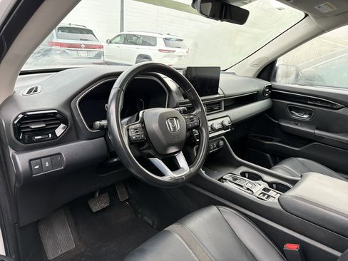 Used 2023 Honda Pilot Touring image 10