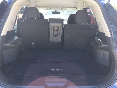 Used 2017 Nissan Rogue SV AWD/4WD image 22